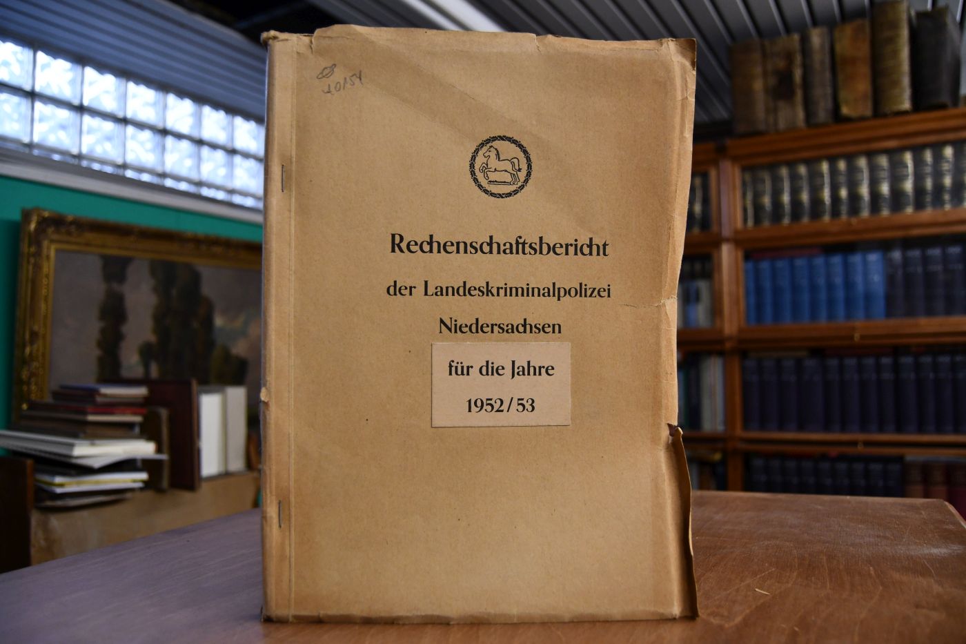 Rechenschaftsbericht der Landeskriminalpolizei Niedersachsen für die Jahre 1952/53.