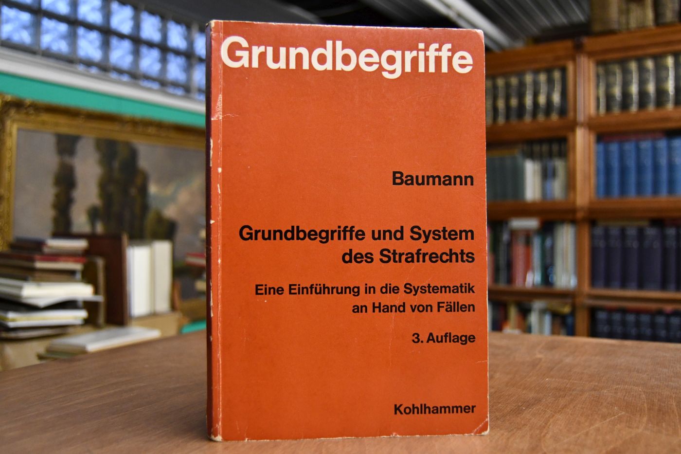Grundbegriffe und System des Strafrechts. Eine Einführung in die Systematik an Hand von Fällen.