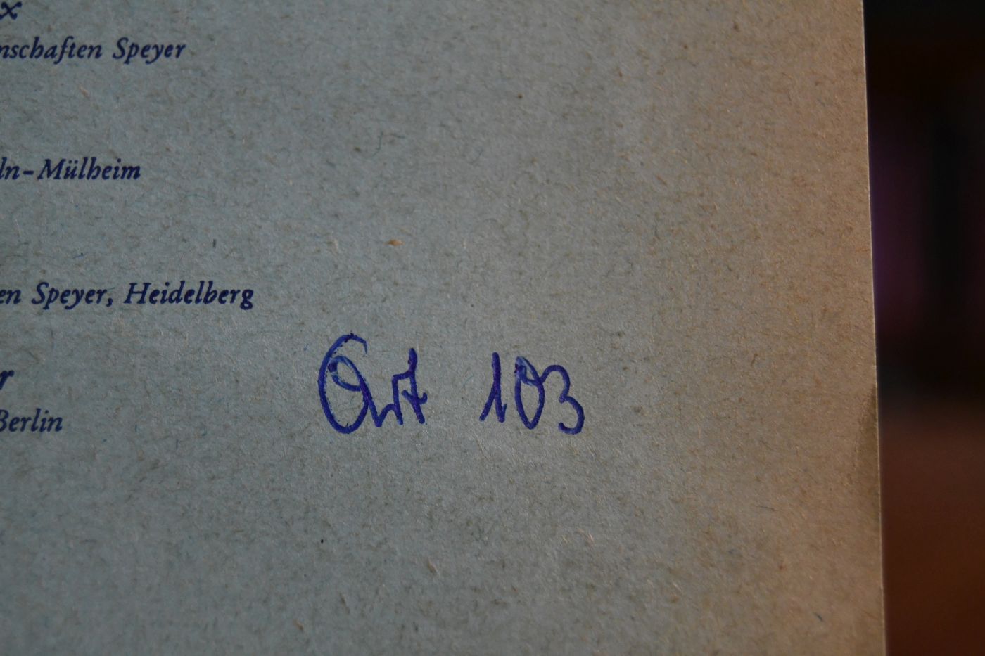Der Verfassungsgrundsatz ne bis in idem - Art. 103 Abs. 3 GG - und das V erhältnis von Kriminalrecht und Dienststrafrecht.
