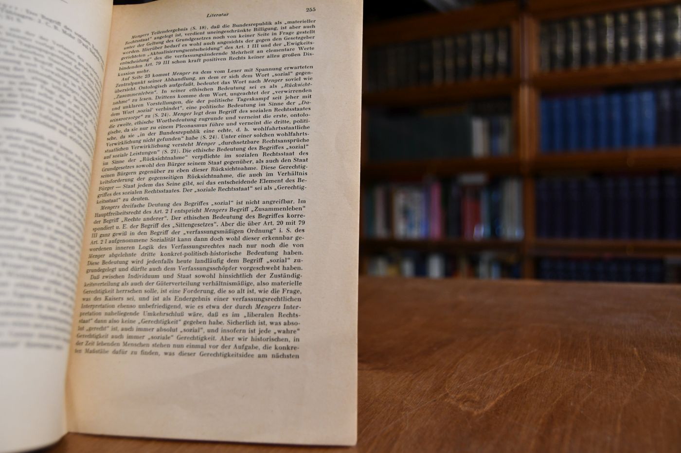 Buchbesprechung Christian-Friedrich Menger, Der Begriff des sozialen Rechtsstaates im Bonner Grundgesetz.