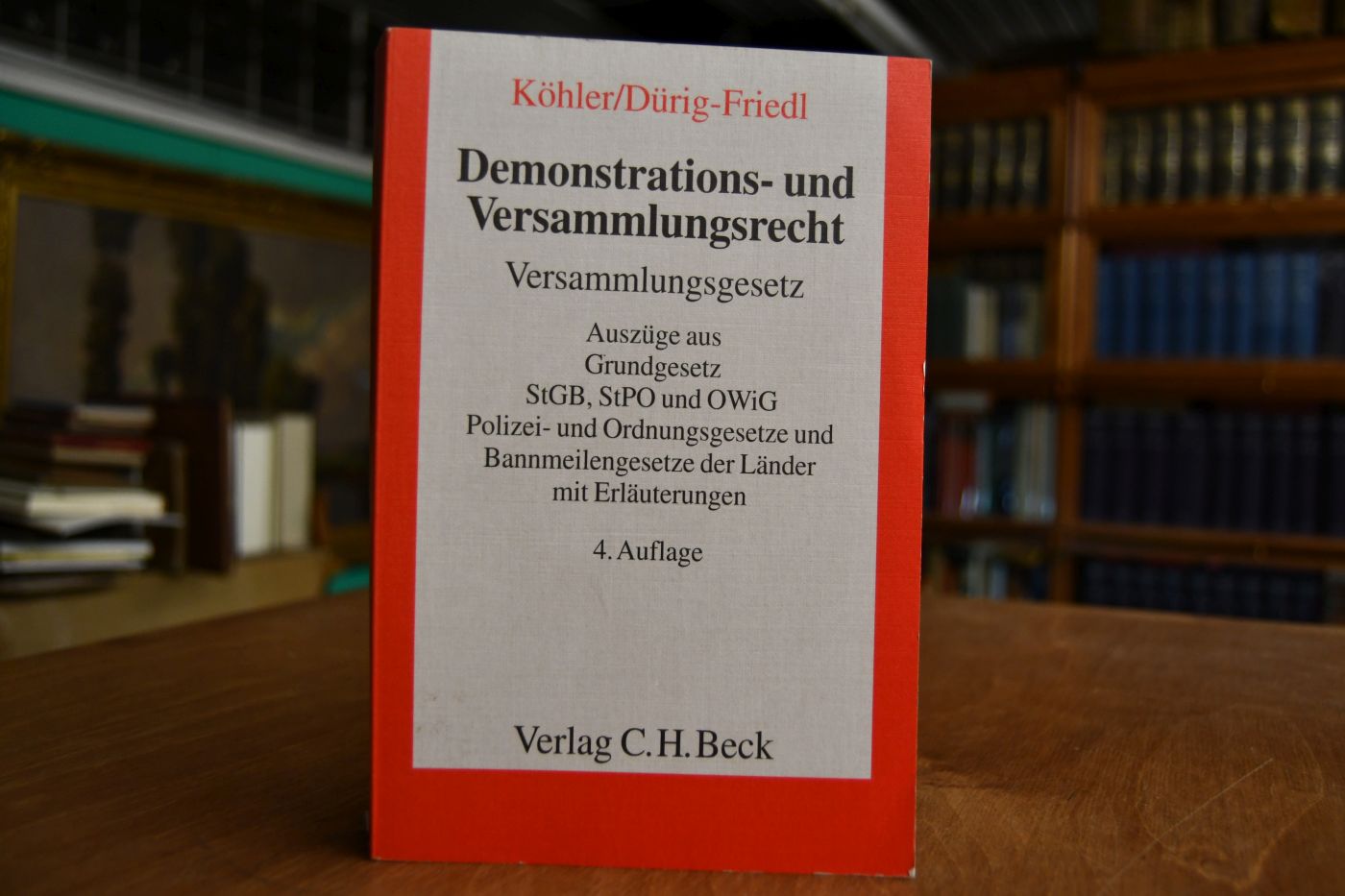 Demonstrations- und Versammlungsrecht. Versammlungsgesetz mit Auszügen aus Grundgesetz, StGB, StPO und OWiG, Polizei- und Ordnungsgesetze und Bannmeilengesetze der Länder ; Textausgabe mit Erläuterungen.
