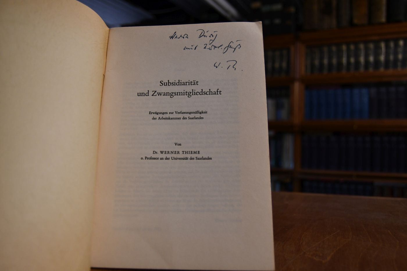Subsidiarität und Zwangsmitgliedschaft. Erwägungen zur Verfassungsmäßigkeit der Arbeitskammer des Saarlandees.
