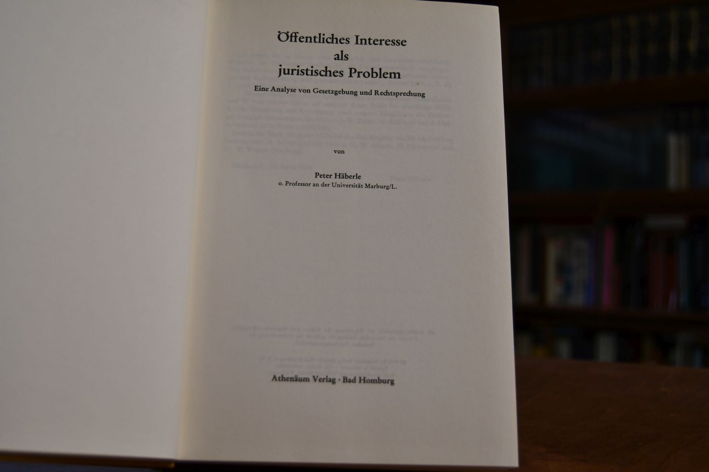 Öffentliches Interesse als juristisches Problem. Eine Analyse von Gesetzgebung und Rechtsprechung.