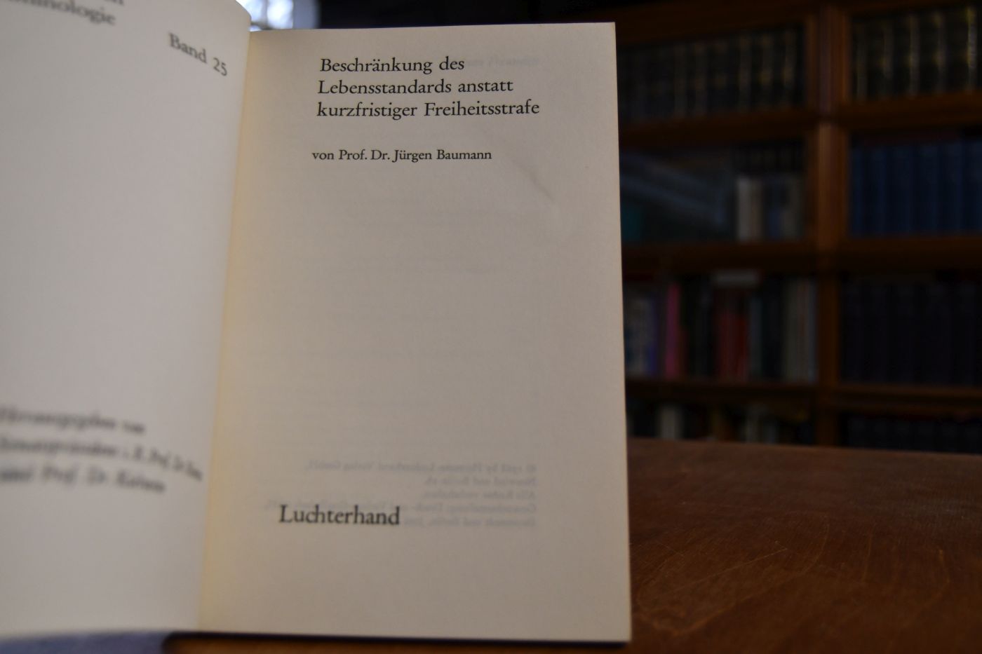 Beschränkung des Lebensstandards anstatt kurzfristiger Freiheitsstrafe.