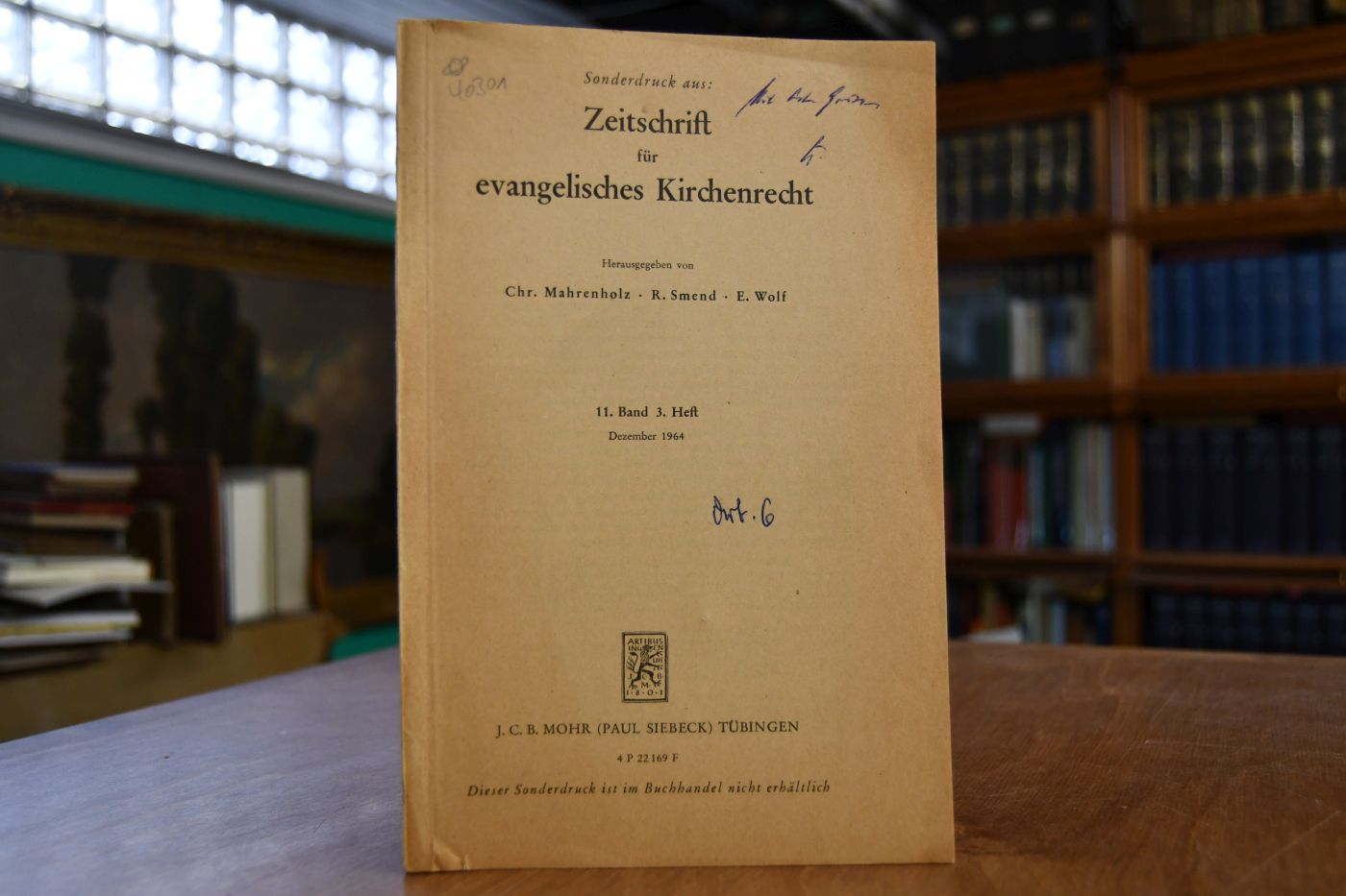 Soziale Arbeit in Kirche, Staat und Gesellschaft zugleich Anzeige zweier ausgewählter Stellungnahmen in einem Verfassungsstreit.