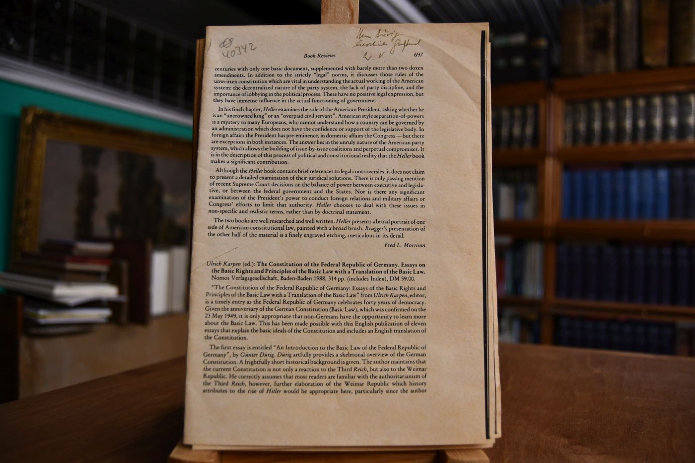 Buchbesprechung Ulrich Karpen (Red.), The Constitution of the Federal Republic of Germany. Essaays on the Basic Rights and Principals of the Basic Law with a translation of the Basic Law.