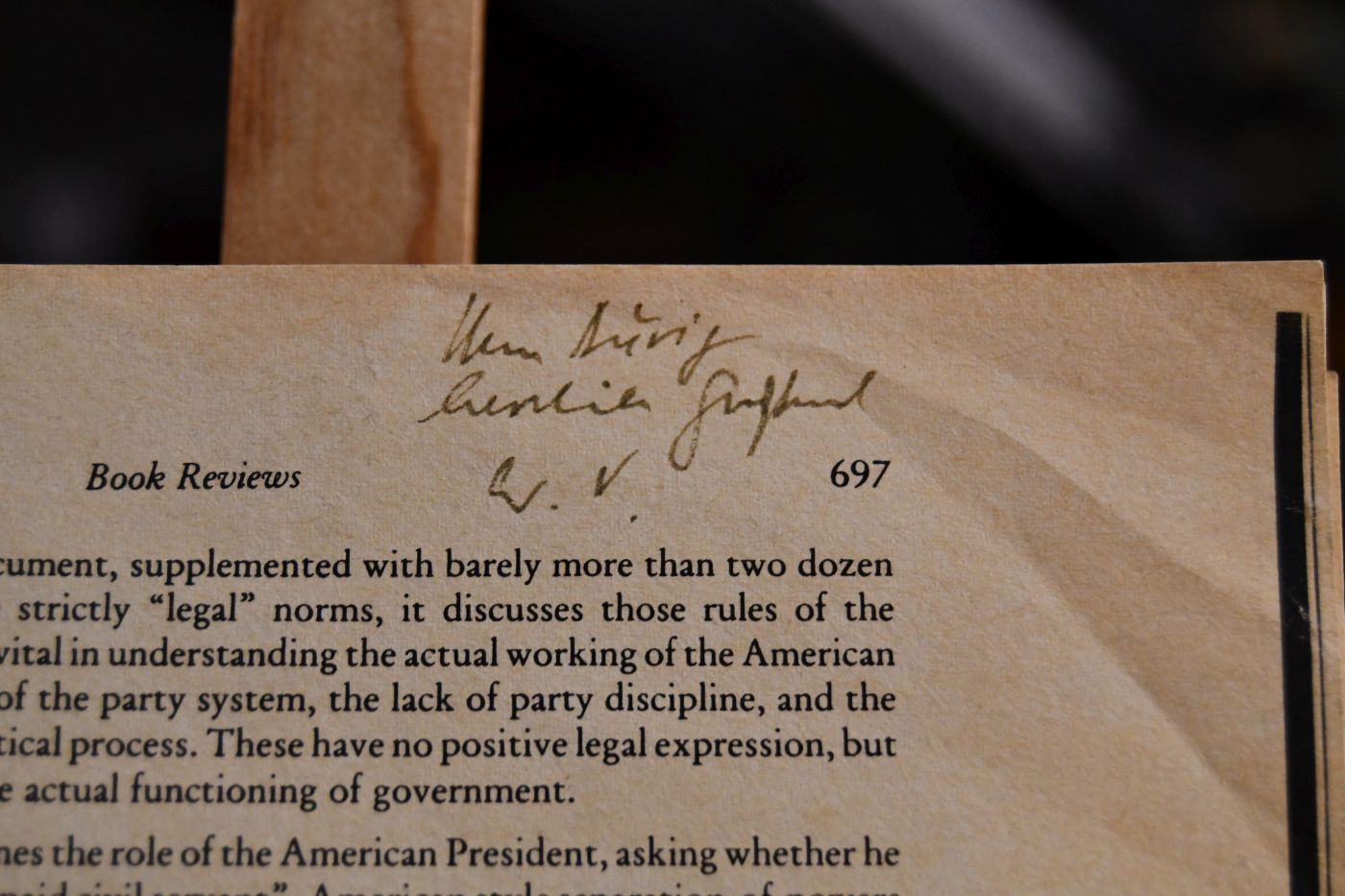 Buchbesprechung Ulrich Karpen (Red.), The Constitution of the Federal Republic of Germany. Essaays on the Basic Rights and Principals of the Basic Law with a translation of the Basic Law.