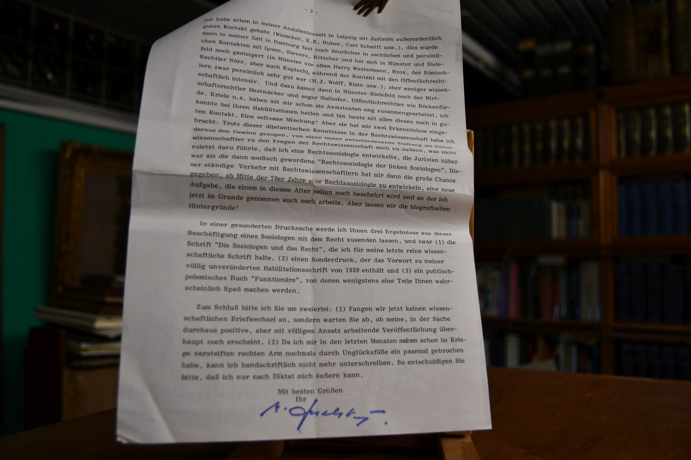Unterschriebener maschinenschriftlicher Brief von Helmut Schelsky an Günter Dürig vom 4. März 1983.