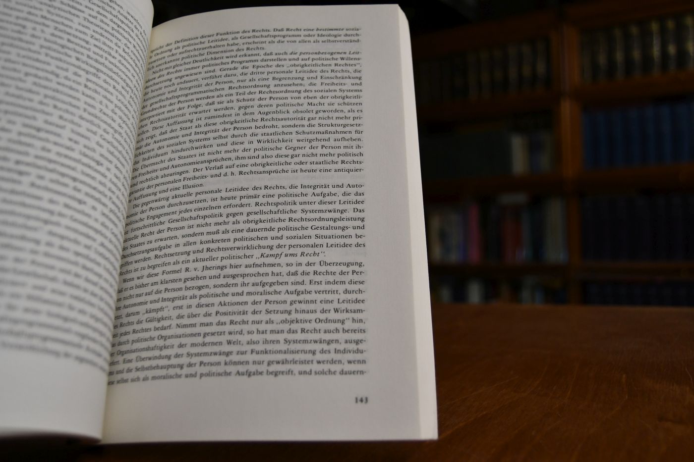Die Soziologen und das Recht. Abhandlungen und Vorträge zur Soziologie von Recht, Institution und Planung.