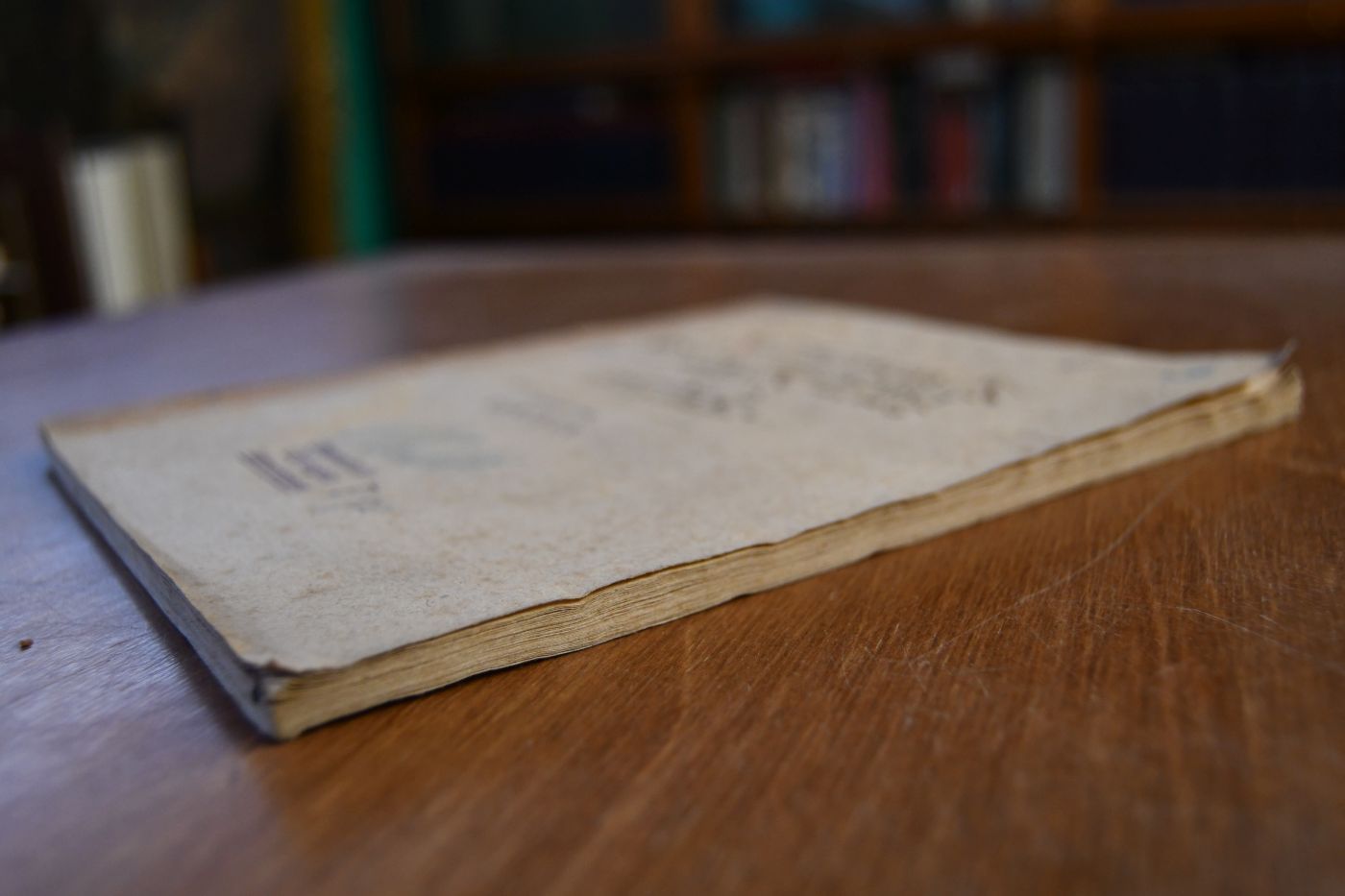Leges Ex Tabulis Statutorum Universitatis Tubingensis Ac Senatus Academici Edictis Collectae Ad Quarum Praescriptum In Hac Universitate Vivendum Est Civibus. Beigebunden Kurzer Auszug aus den Statuten und anderen Ordnungen der Universität Tübingen so ferne solche Studiosos betreffen, 1796; Anhang zu den Statuten auf Gn. Befehl Serenissimi publicirt A. 1770, Königl. Edict, die Schulden der Studierenden betreffend, d.d. 24. Febr. 1808, Königl. Verordnung vom 15. September 1808. Die Entfernung der die Vorlesungen der Professoren nicht besuchenden Studierenden von der Königl. Universität in Tübingen betreffend, Königliche Verornung, die Preiß-Aufgaben, Preiß-Bewerbung und Preiß-Austheilung an hiesige Studirende betreffend, d.d. 1. Mart. 1812, Auszug aus der Königlichen Verordnung vom 26. Nov. 1819, die Studirenden auf der Universität Tübingen betreffend, Höchste Verordnung vom 1./6. März 1820.