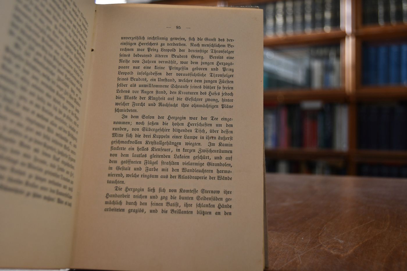 Die Erlkönigin. Roman. Mit Illustrationen von Carl Zopf.