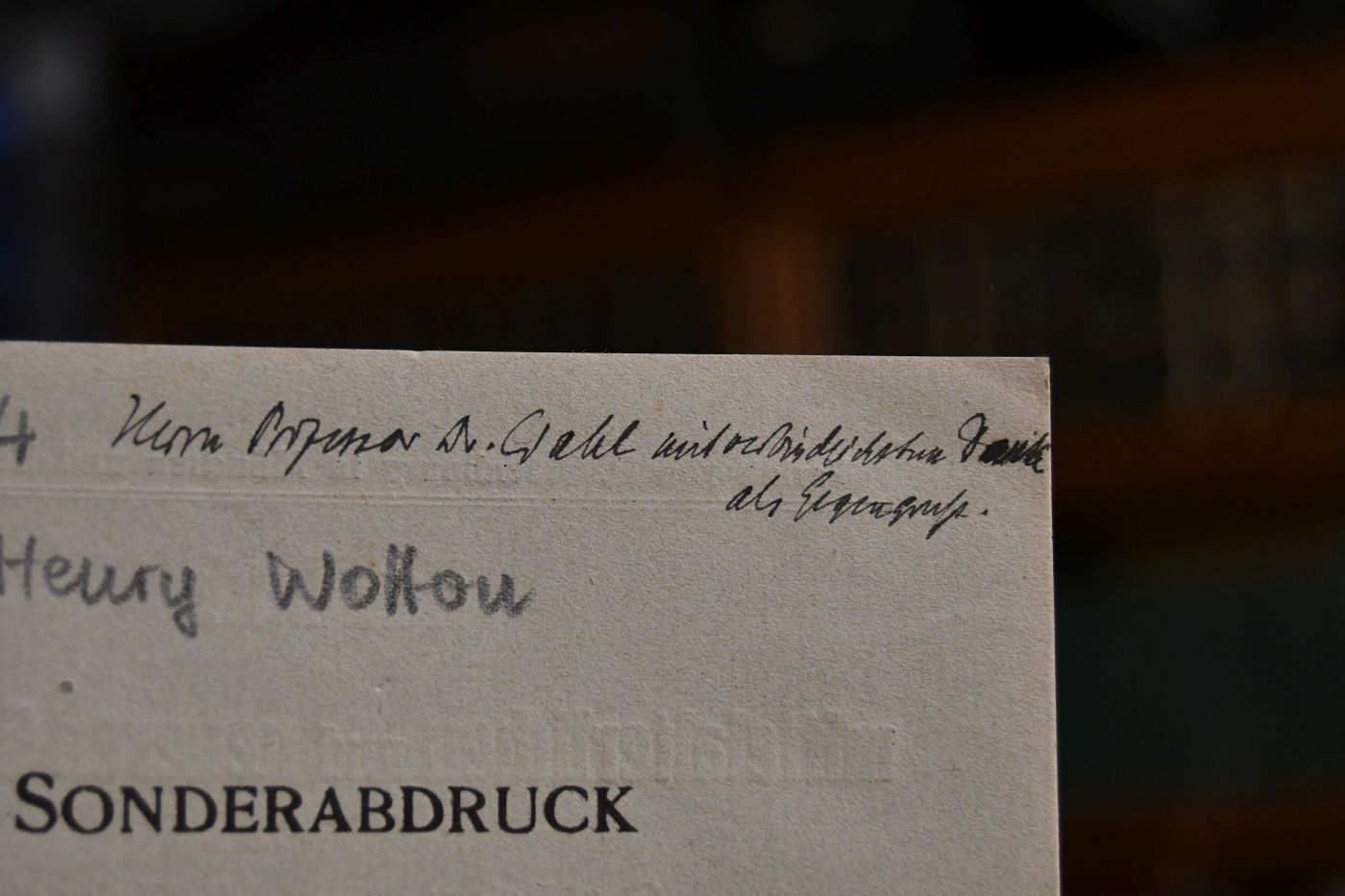 Buchbesprechung; The life and letters of Sir Henry Wotton. By Logan Pearsall Smith.