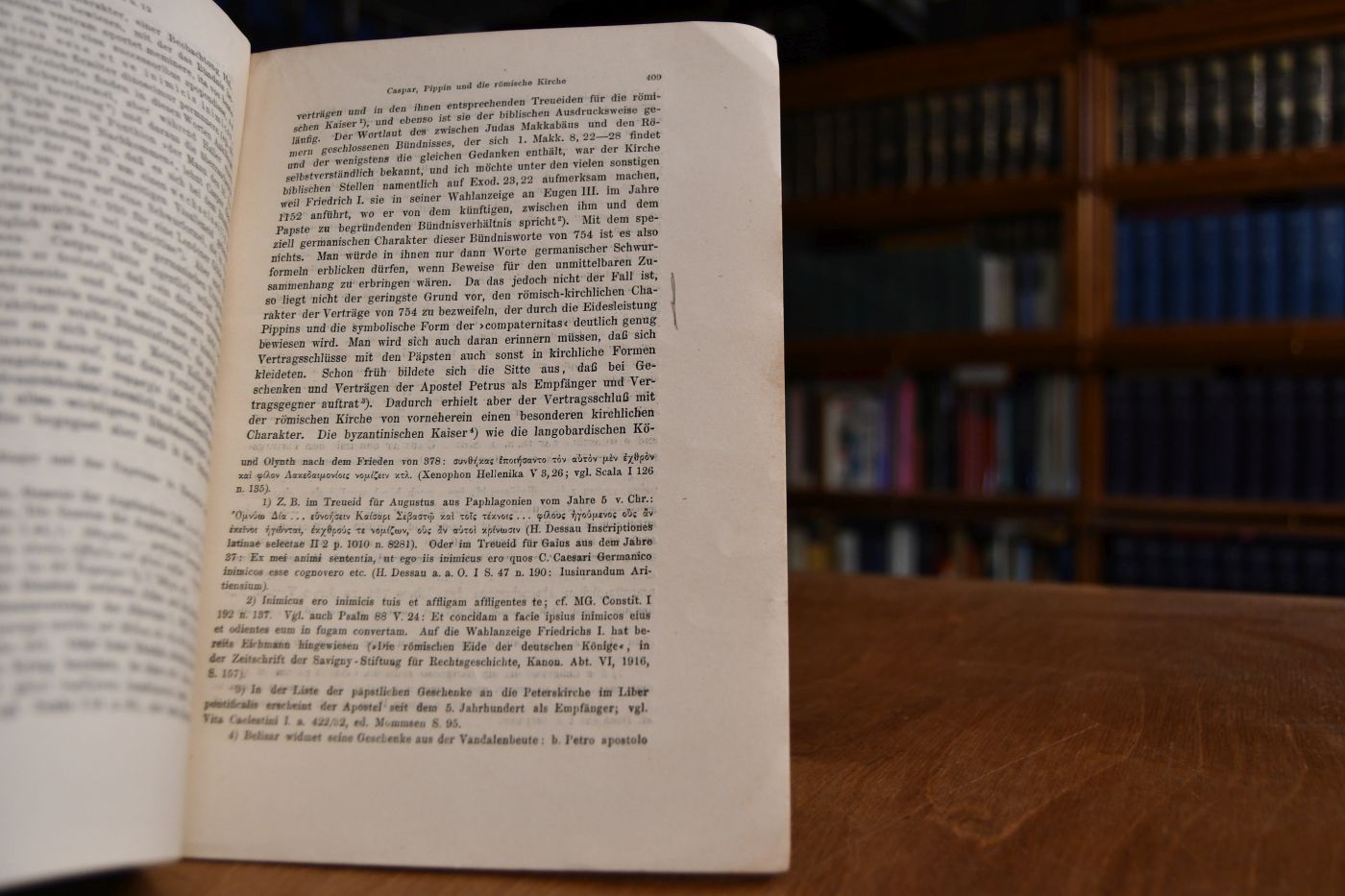 Buchbesprechung Erich Caspar, Pippin und die römische Kirche.