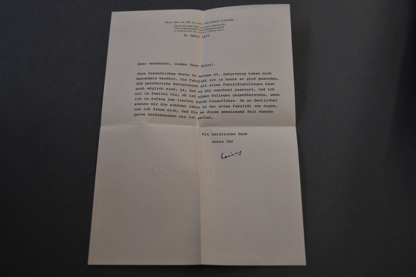 Unterschriebener maschinenschriftlicher Brief des Rechtswissenschaftlers Helmut Coing (1912-2000) an den Rechtshistoriker Adalbert Erler (1904-1922) vom 8. März 1977.