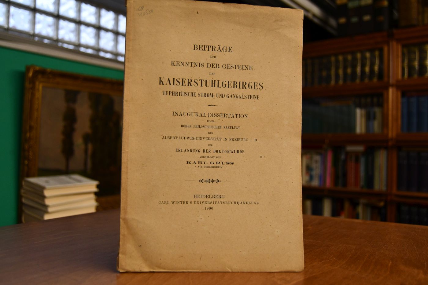Beiträge zur Kenntnis der Gesteine des Kaiserstuhlgebirges. Tephritische Strom- und Ganggesteine.