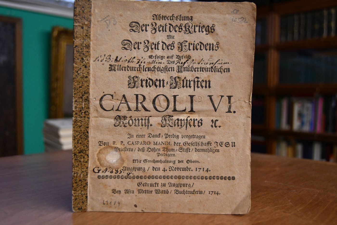 Abwechslung Der Zeit des Kriegs Mit Der Zeit des Friedens Erfolgt auf Befelch Des Allerdurchleuchtigsten Unüberwindlichen Friden-Fürsten Caroli VI. Römis. Kaysers [et]c. In einer Danck-Predig vorgetragen Von R.P. Casparo Mandl der Gesellschafft Jesu Priestern, deß Hohen thum-Stifft, dermahligen Predigern. Augsburg, den 4. Novembr. 1714.