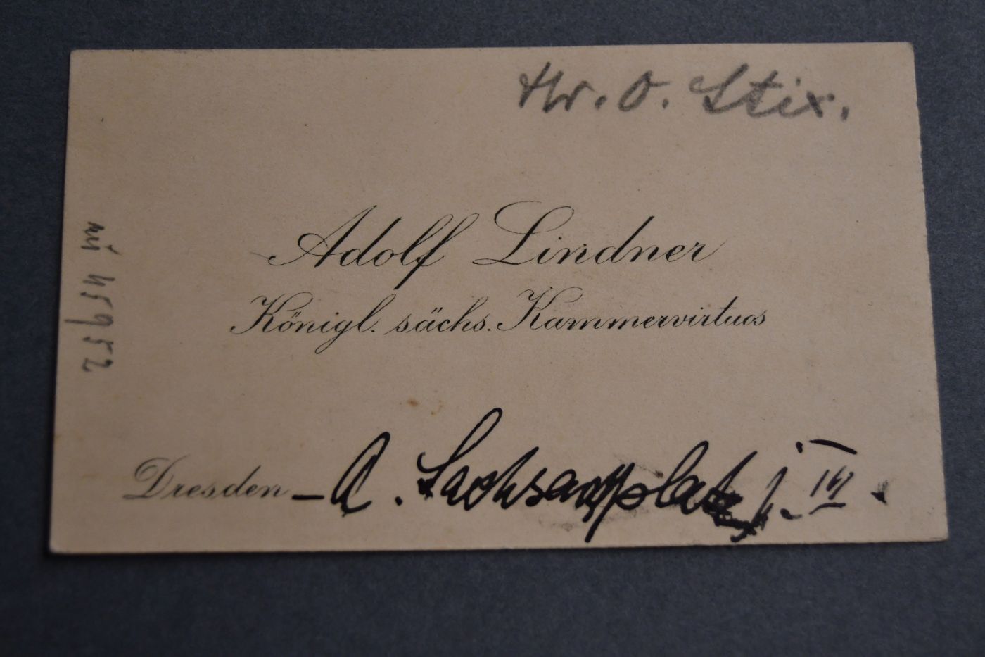 Handbeschriebene Visitenkarte des Dresdener Hornisten Adolf Lindner (+1926).