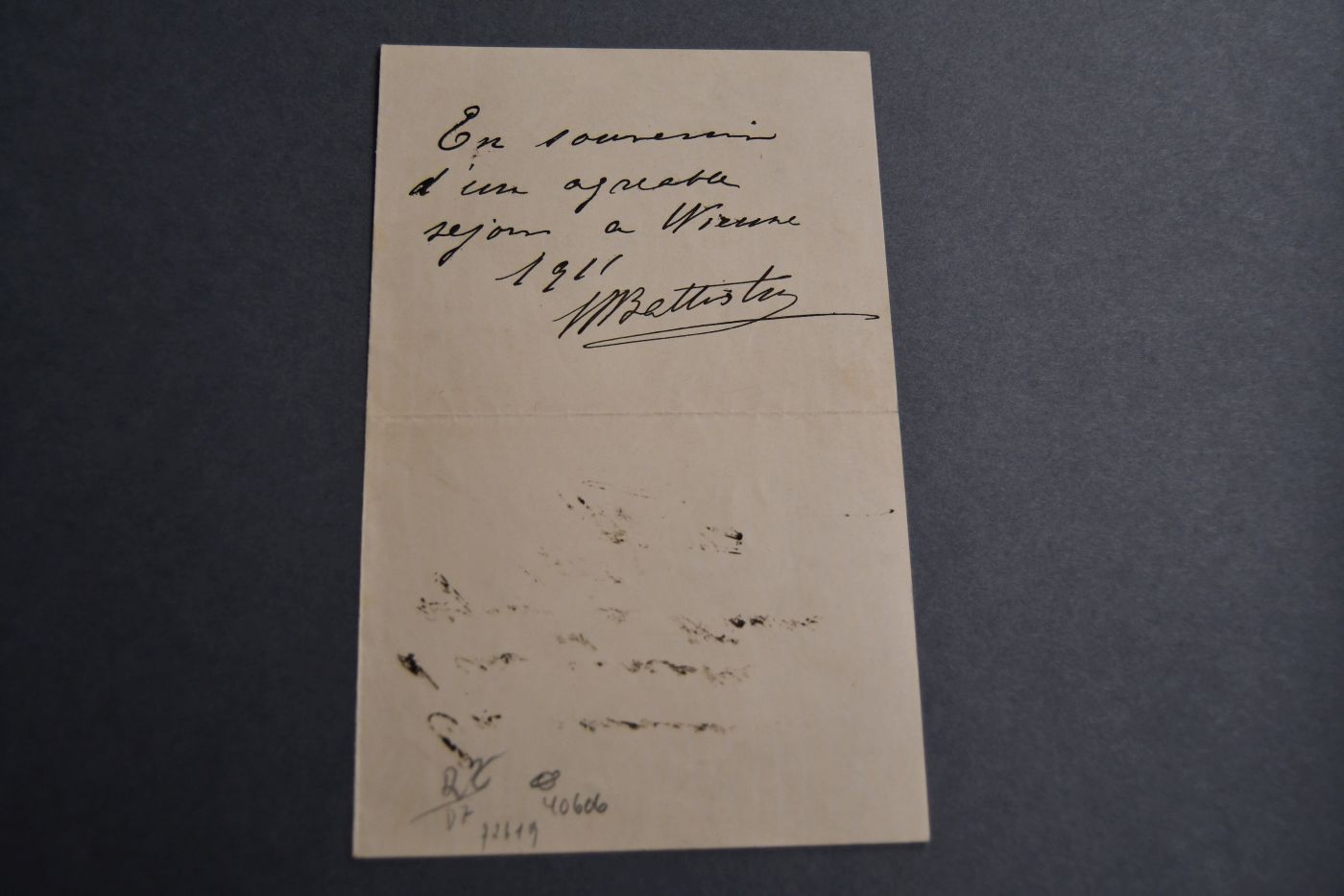Widmung des italienischen Opern- und Konzertsängers (1856-1928) auf einem Briefbogen.