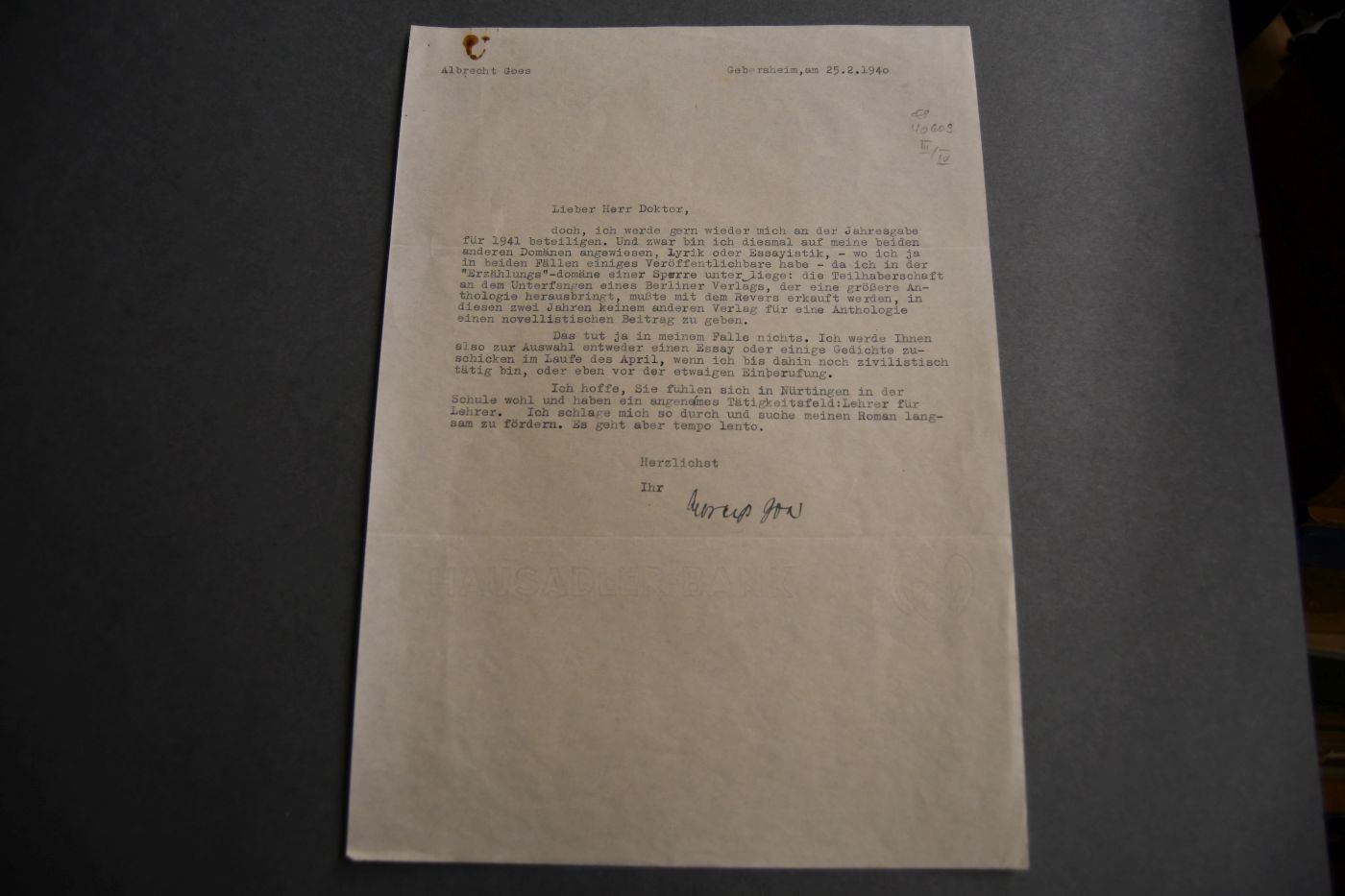 3 einseitige, unterschriebene maschinenschriftliche Briefe und ein handschriftlich gewidmeter Sonderdruck von Albrecht Goes (1908-2000) an den Pädagogen Dr. Emil Wezel (1905-1984) vom 19.8.1939, 25.2.1940 und vom 16.3. o.J.