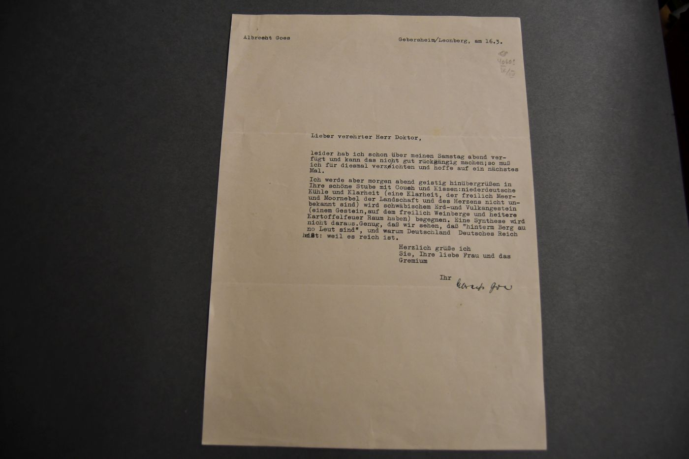 3 einseitige, unterschriebene maschinenschriftliche Briefe und ein handschriftlich gewidmeter Sonderdruck von Albrecht Goes (1908-2000) an den Pädagogen Dr. Emil Wezel (1905-1984) vom 19.8.1939, 25.2.1940 und vom 16.3. o.J.