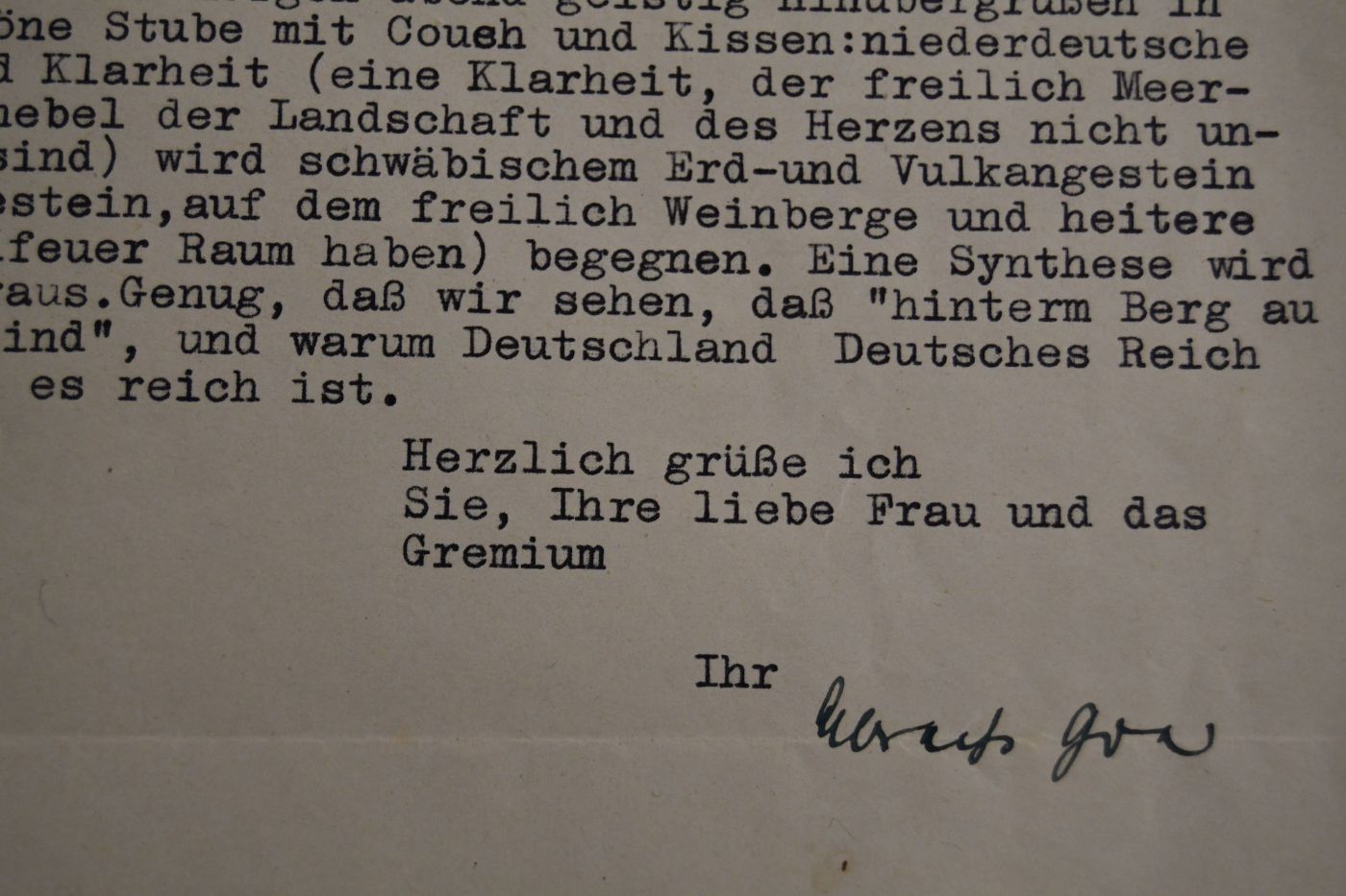 3 einseitige, unterschriebene maschinenschriftliche Briefe und ein handschriftlich gewidmeter Sonderdruck von Albrecht Goes (1908-2000) an den Pädagogen Dr. Emil Wezel (1905-1984) vom 19.8.1939, 25.2.1940 und vom 16.3. o.J.