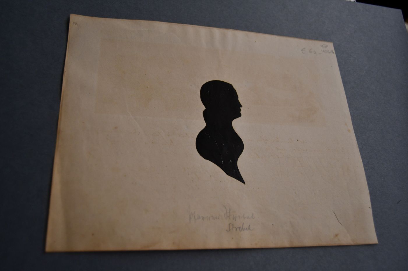 Schattenriß des Pfarrers Karl Friedrich Hermann Strebel (1839-1905) und seiner Frau Wilhelmine geb. Harless (1849-?) auf einem Blatt.