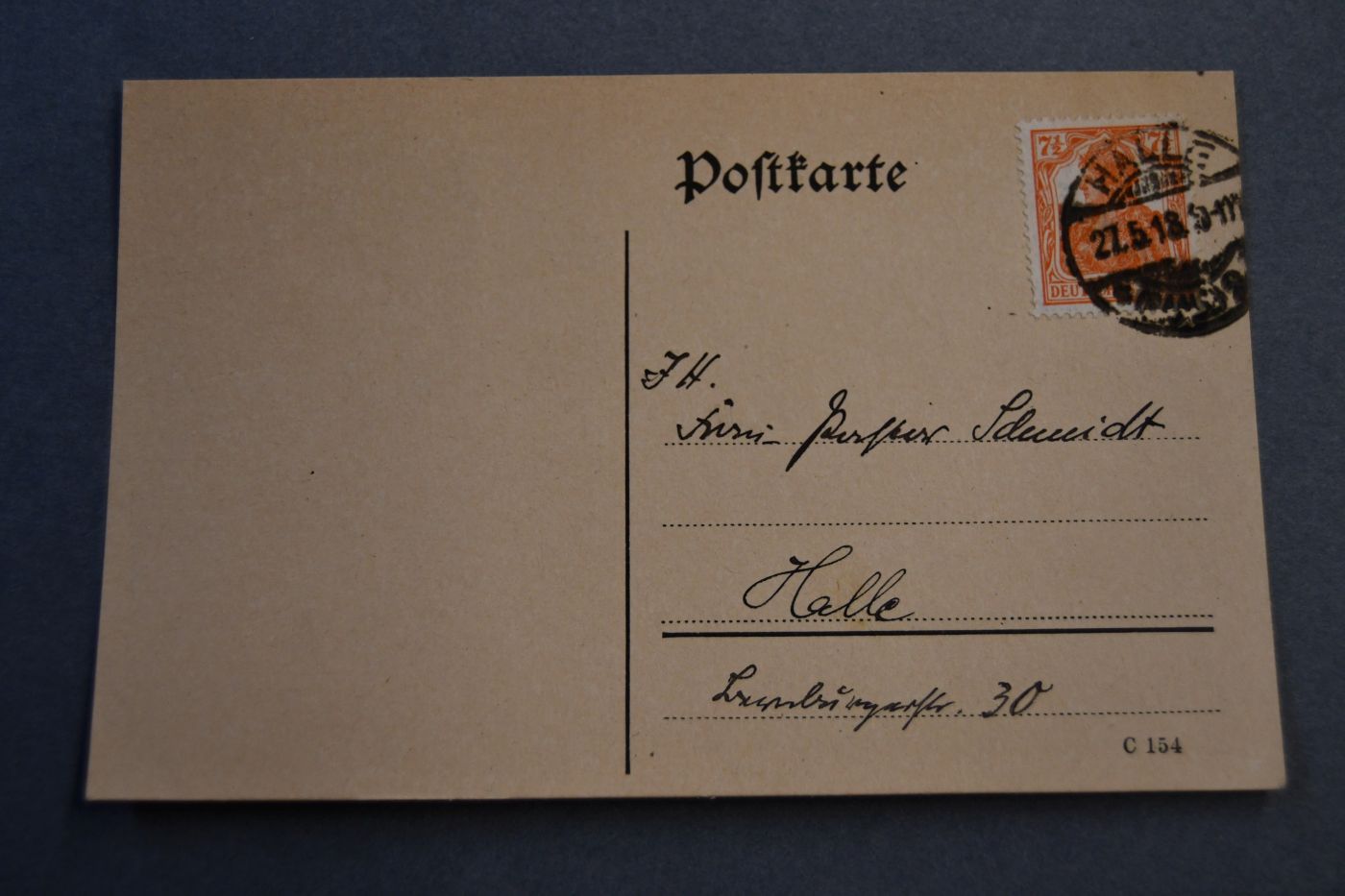 Handschriftliche Postkarte des Professors für Innere Medizin in Halle an Frau Pastor Schmidt in Halle vom 27. Mai 1918.