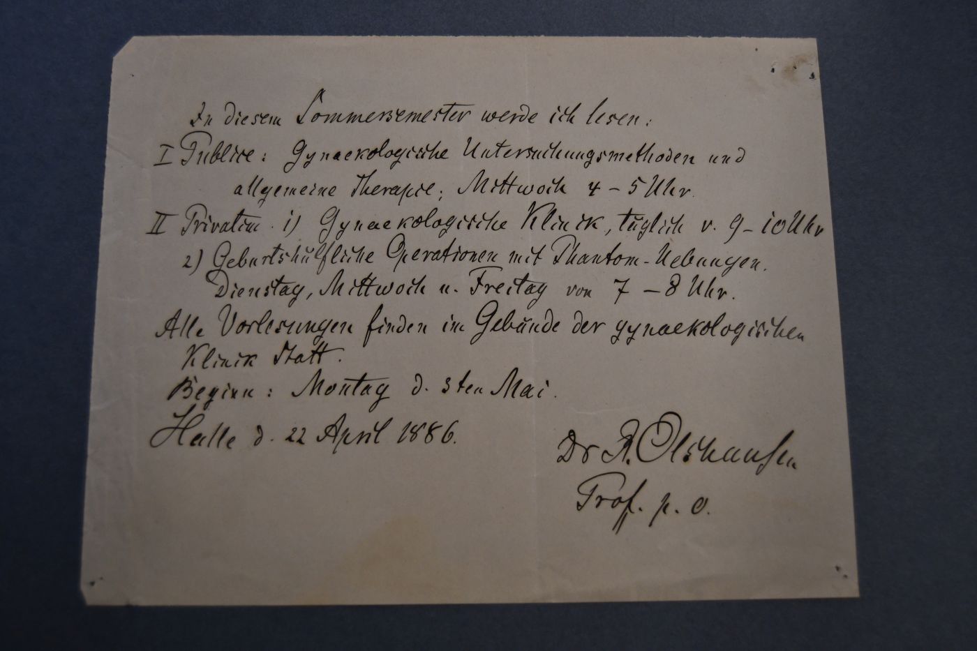 Handschriftliche Vorlesungsanzeige des deutschen Gynäkologen und Geburtshelfers in Halle Robert Olshausen (1835 - 1915) für das Sommersemester 1886.