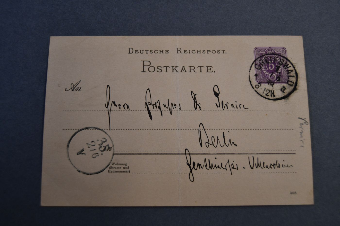 Handschriftliche Postkarte des deutschen Mediziners und Hochschullehrers in Greifswald Hugo Karl Anton Pernice (1829 - 1901) an seinen Bruder den deutschen Juristen und Berliner Römischrechtler Lothar Anton Alfred Pernice (1841 - 1901) vom 1.6.1888.