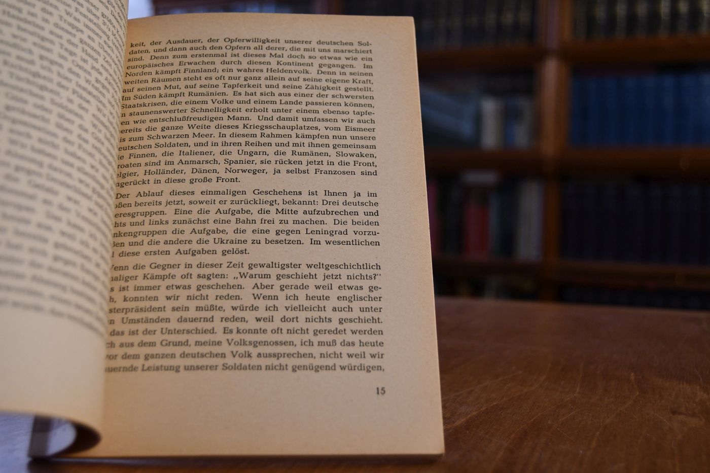 Führer-Rede zum Kriegs-Winterhilfswerk 1941/42 mit der Rede des Reichsministers Dr. Goebbels sowie dem Rechenschaftsbericht des Kriegs-Winterhilfswerkes 1940/41.