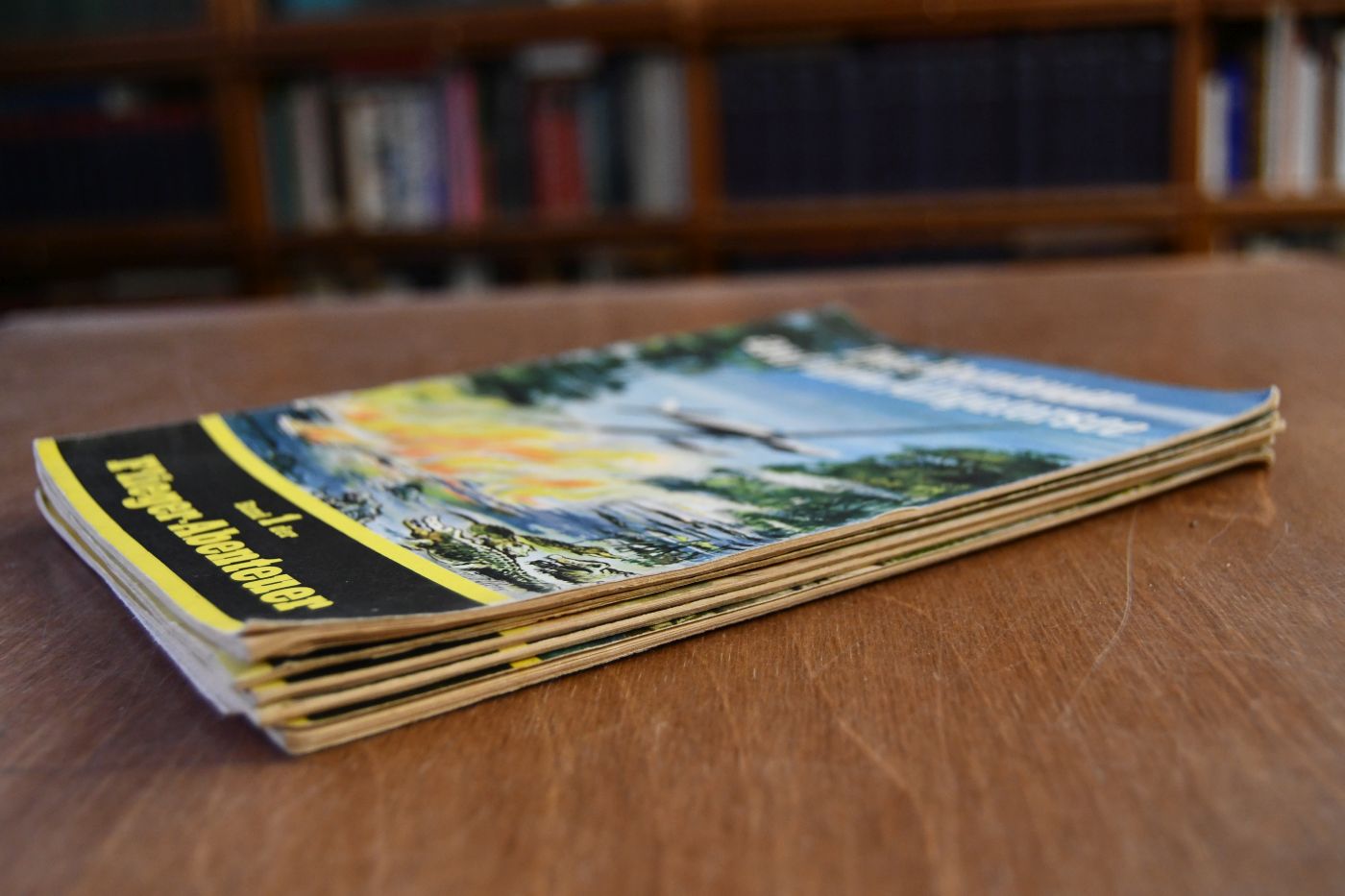 Flieger-Abenteuer. Bde. 1-5. 1. Das Abenteuer auf dem Alligatorsee. 2.Unter den Giftpfeilen der Parentintin. 3. Der Kampf um die Fazenda. 4. Die Entführung des Rebellengenerals. 5. In der Fieberhölle des Rio Negro.