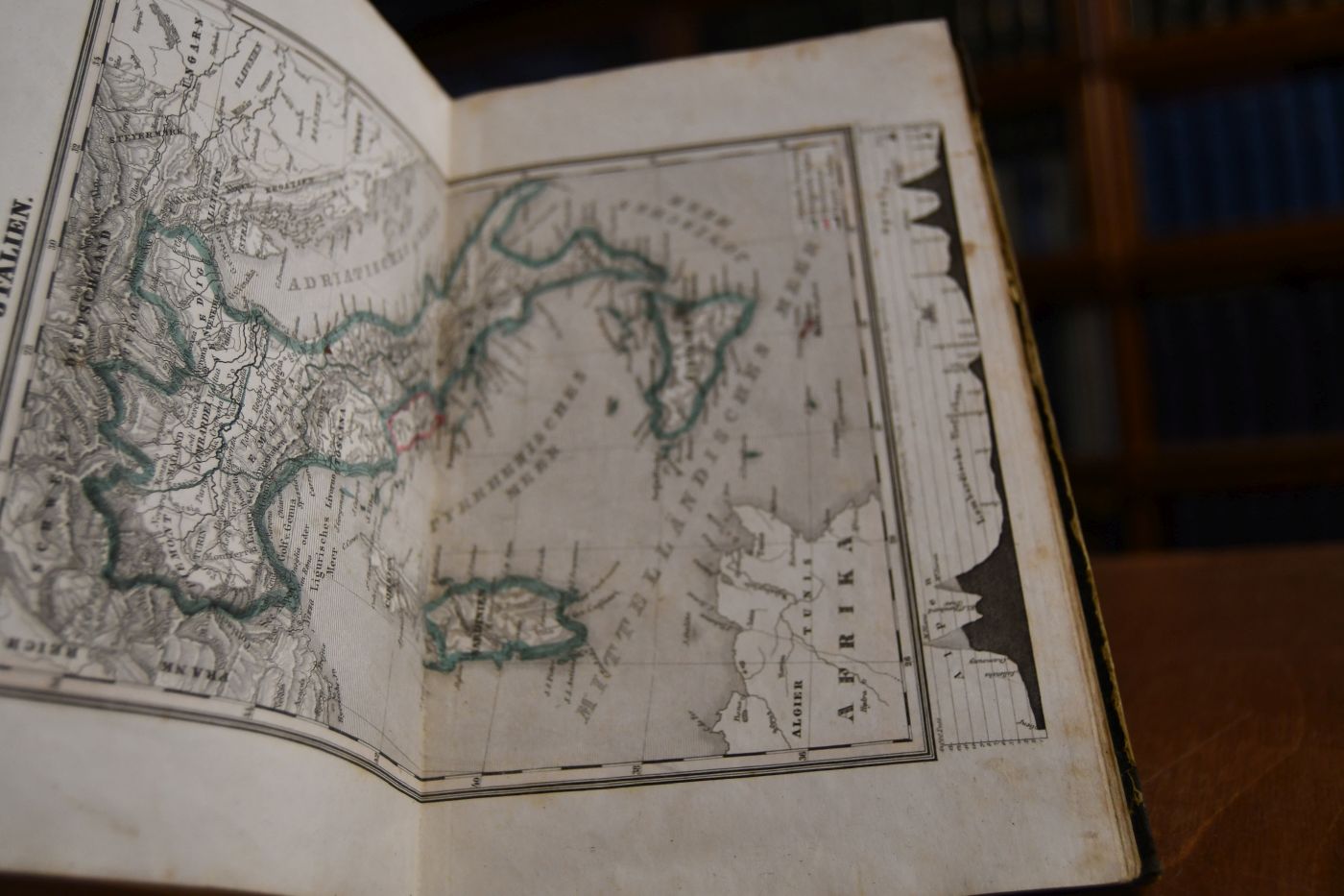 Geographischer Schul-Atlas über alle Theile der Erde und das Wichtigste über das Weltgebäude.