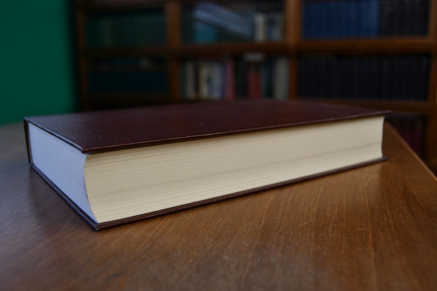Kräuterbuch des uralten und in aller Welt berühmtesten griechischen Scribenten Pedacii Dioscoridis Anazarbaei, von allerley wolriechenden Kräutern, Gewürtzen, köstlichen Oelen und Salben, Bäumen, Hartzen, Gummi, Geträyt, Kochkräutern, scharffschmäckenden Kräutern und andern so allein zur Arzney gehörig Kräuterwein, Metalln, Steinen allerley Erden, allem und jedem Gifft, viel und mancherley Thieren und derselbigen heylsamen und nuzbaren Stück.