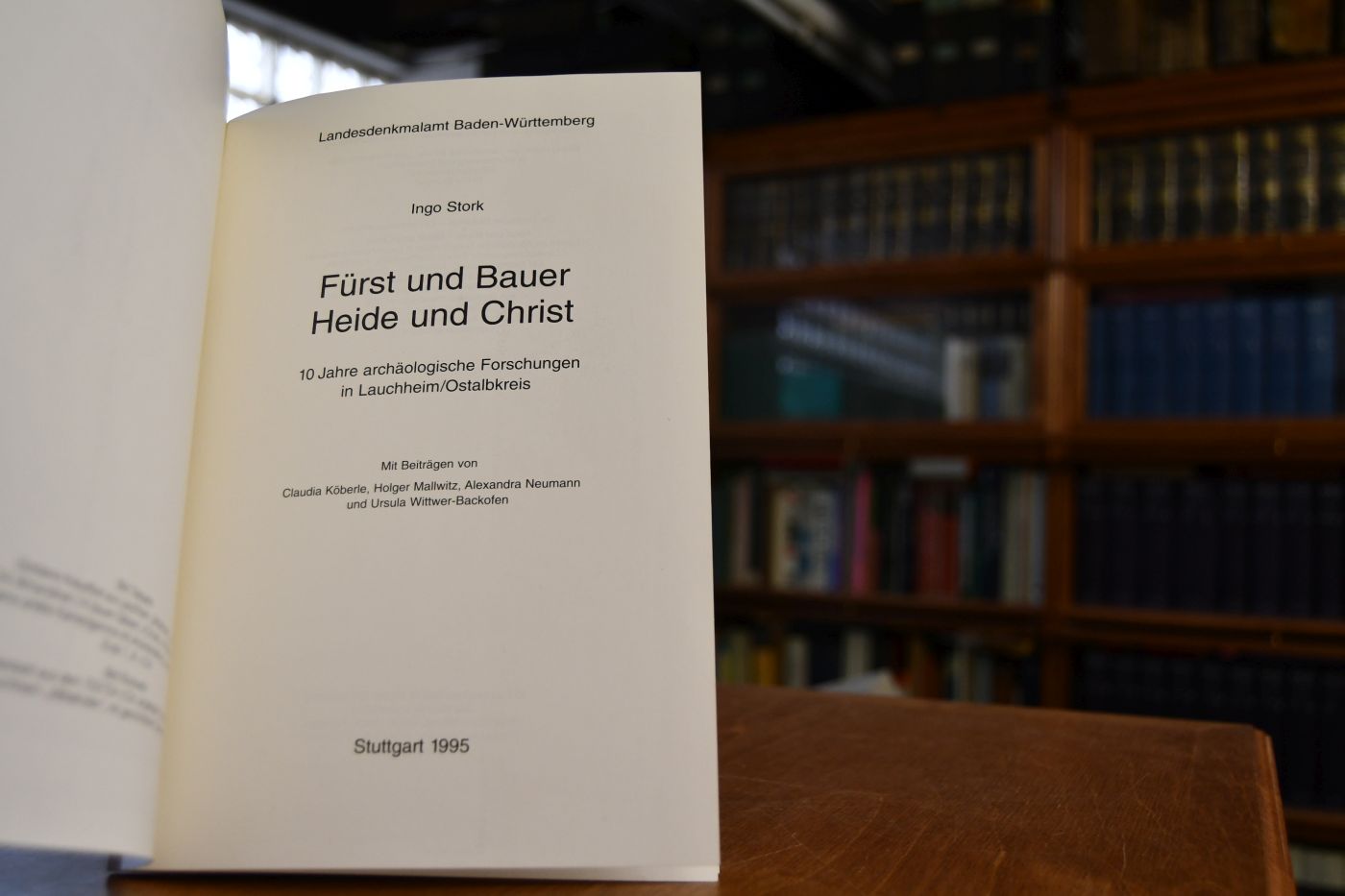 Fürst und Bauer, Heide und Christ. 10 Jahre archäologische Forschungen in Lauchheim/Ostalbkreis.