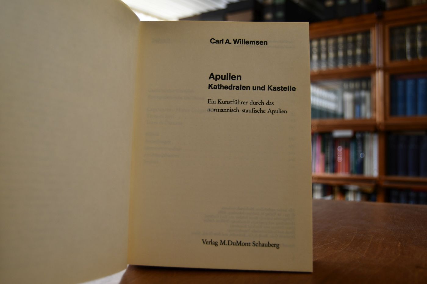 Apulien, Kathedralen und Kastelle. Ein Kunstführer durch das normannisch-staufische Apulien.