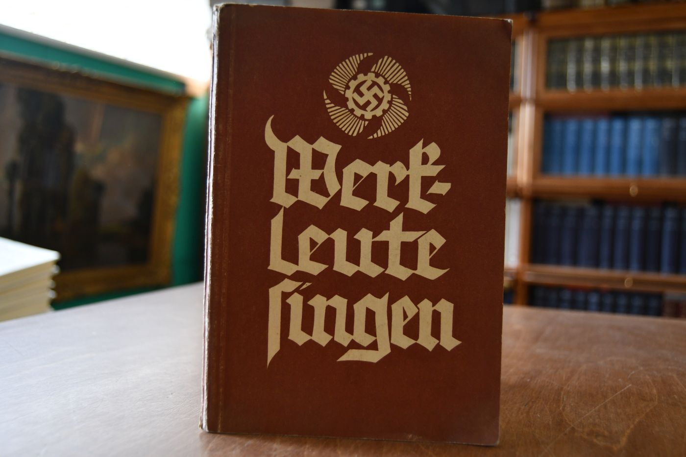Werkleute singen. Lieder der NS-Gemeinschaft "Kraft durch Freude".