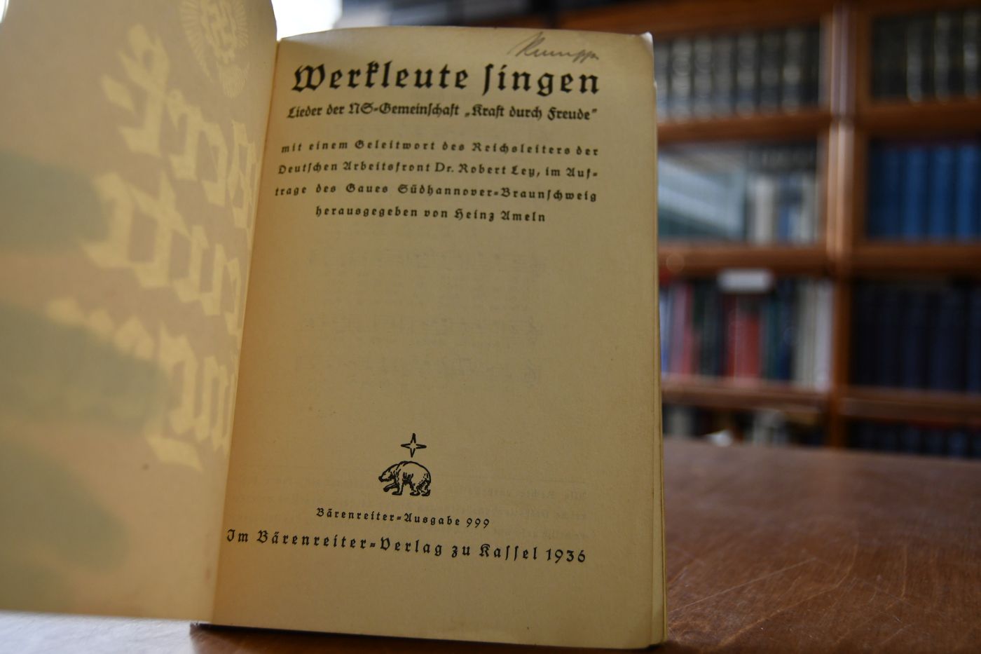 Werkleute singen. Lieder der NS-Gemeinschaft "Kraft durch Freude".