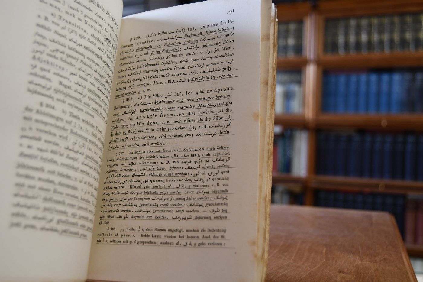 Praktisches Handbuch der osmanisch-türkischen Sprache. 2 Theile in einem Band 1. Praktische Grammatik der osmanisch-türkischen Sprache. 2. Türkische Gesüpräche und Sammlung der zum Sprechen nöthigsten Wörter.