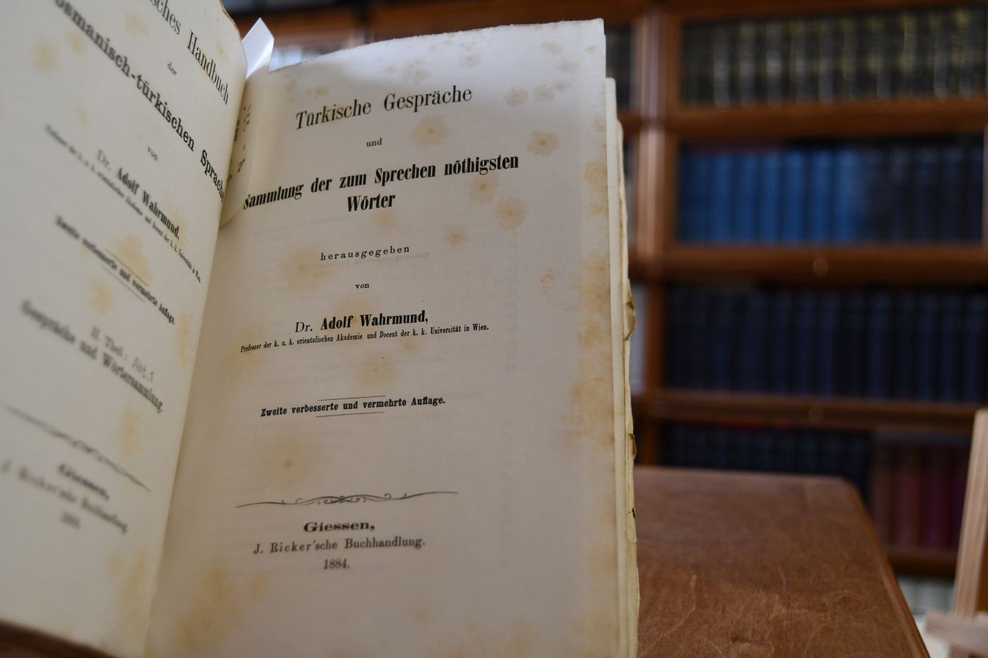 Praktisches Handbuch der osmanisch-türkischen Sprache. 2 Theile in einem Band 1. Praktische Grammatik der osmanisch-türkischen Sprache. 2. Türkische Gesüpräche und Sammlung der zum Sprechen nöthigsten Wörter.