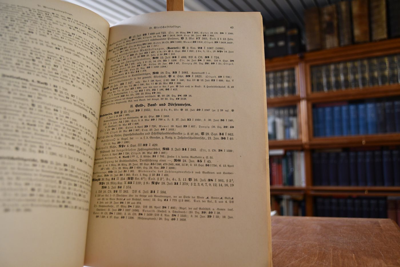 Systematische Übersicht über 75 Jahre Reichsgesetzblatt (187-1941) das geltende alte und neue Reichsrecht und das Recht der Reichsverteidigung.