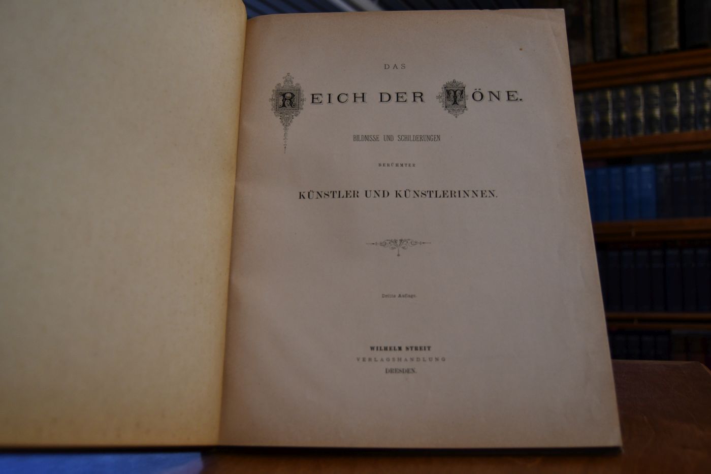 Das Reich der Töne. Bildnisse und Schilderungen berühmter Künstler und Künstlerinnen.