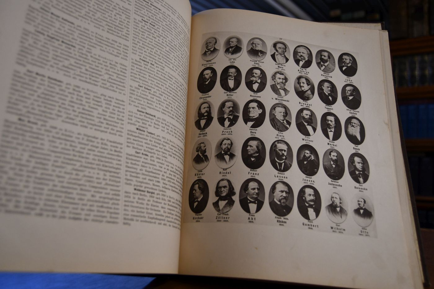 Das Reich der Töne. Bildnisse und Schilderungen berühmter Künstler und Künstlerinnen.
