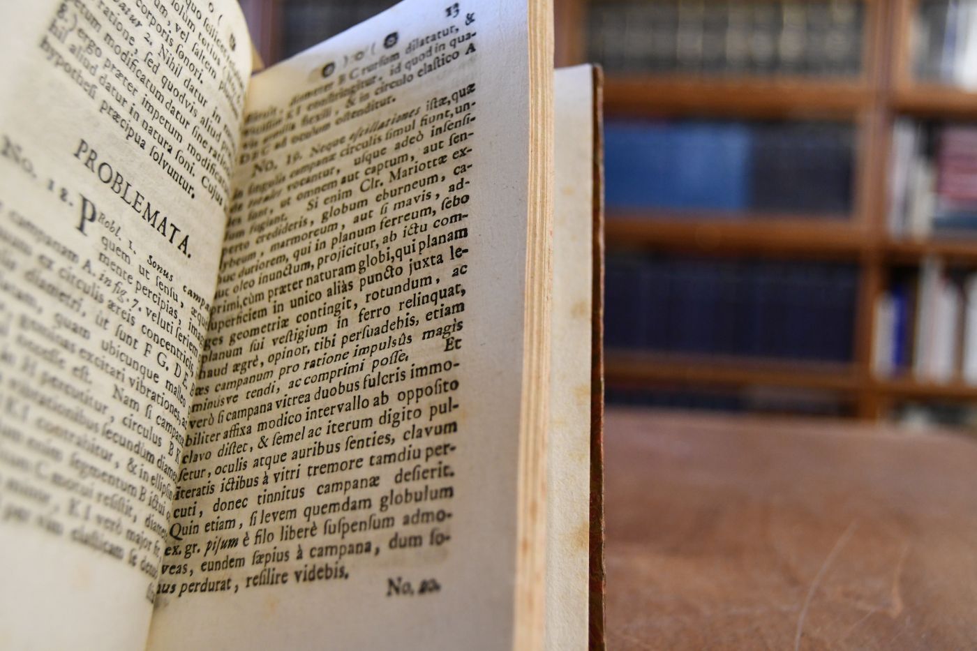 Dissertatio de Auditu proposita a P. Carolo Lachemayr, Societatis Jesu, Phil. Doct. Prof. Ord. Publ. cum ex decreto inclyti collegii philosophici Prima AA, LL ac Philosophiae Laurea Ritu publico, ac solenni insigniret Illustriss. Praenob. Nob. Ornat. ac Perdoct. D.D. Candidatos. In Alma Caesareo-Leopoldina Universitate Oenipontana. Mense Augusto Anno 1752.