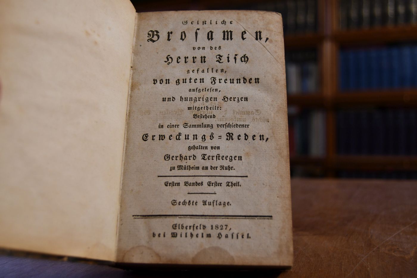 Geistliche Brosamen, von des Herrn Tisch gefallen, von guten Freunden aufgelesen, und hungrigen Herzen mitgetheilt Bestehend in einer Sammlung verschiedener Erweckungs-Reden, gehalten zu Mülheim an der Ruhr. Erster Band, zwei Teile in einem Band.