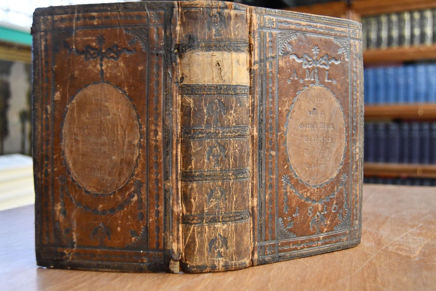 Neue Sammlung auserlesener evangelischer Lieder oder vollständigeres Gesangbuch zum öffentlichen und besonderen Gebrauch der christlichen Gemeinen in dem Burggrafthum Nürnberg oberhalb Gebürgs. Angebunden Johann Theodor Künneth, Gebetbuch zur Kirchen- und Hausandacht auf alle Wochentage Morgens und Abends dann an Sonn- Fest- Buß- und Communiontagen wie auch bey andern Zeiten und Gelegenheiten als ein Anhang zum Bayreuthischen Gesangbuche.