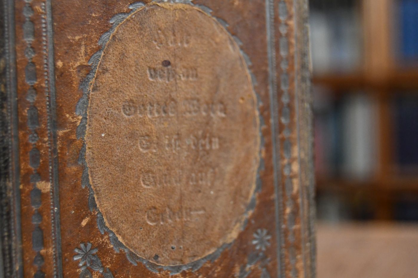 Neue Sammlung auserlesener evangelischer Lieder oder vollständigeres Gesangbuch zum öffentlichen und besonderen Gebrauch der christlichen Gemeinen in dem Burggrafthum Nürnberg oberhalb Gebürgs. Angebunden Johann Theodor Künneth, Gebetbuch zur Kirchen- und Hausandacht auf alle Wochentage Morgens und Abends dann an Sonn- Fest- Buß- und Communiontagen wie auch bey andern Zeiten und Gelegenheiten als ein Anhang zum Bayreuthischen Gesangbuche.