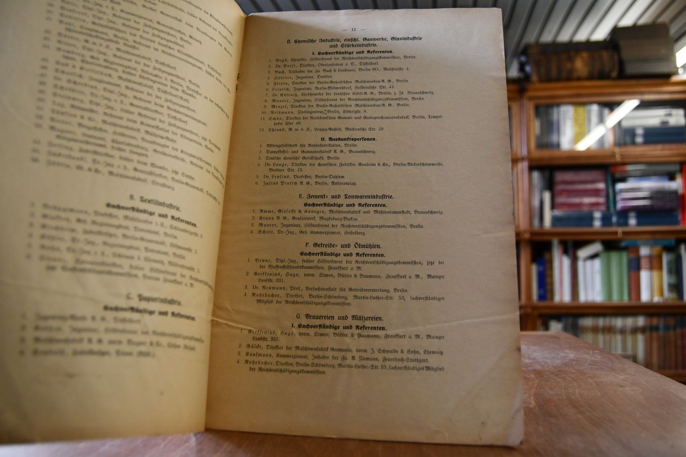 Verzeichnis der Sachverständigen, Referenten und Auskunftspersonen, der Dienststellen und Körperschaften, welche an der Denkschrift beteiligt gewesen sind.