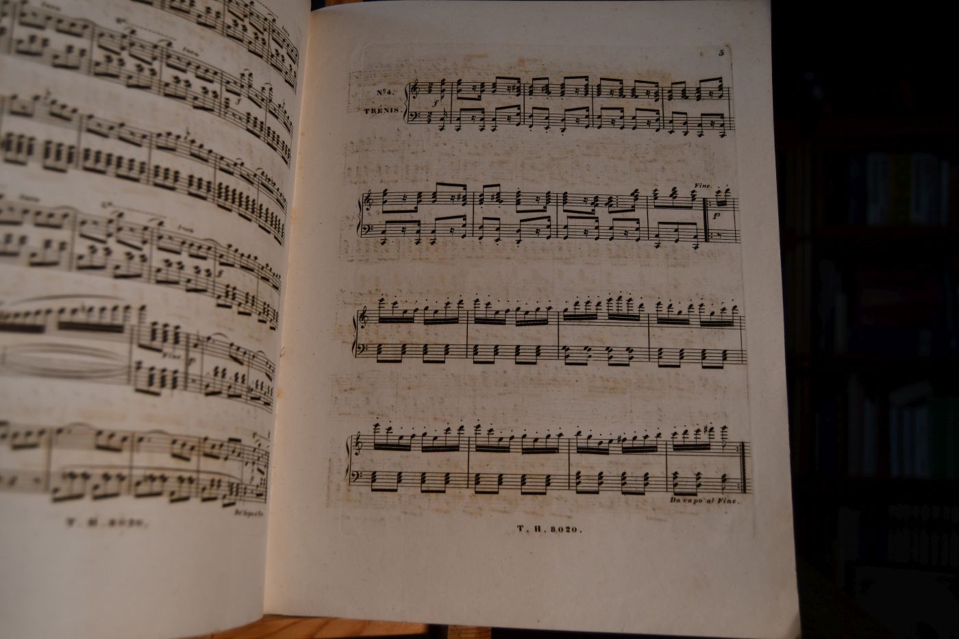 Quadrilles für das Piano-Forte. Aufgeführt bei den k.k. Hofbällen und bei den Bällen der hohen und höchsten Herrschaften in Wien von Johann Strauss. Diese ausgezeichneten und allgemein beliebten Quadrillen (worunter sich auch das bekannte Finale mit Gesang befindet) wurden von Herrn Kapellmeister J. Strauss während seiner Anwesenheit in Paris auf das sorgfältigste ausgewählt.