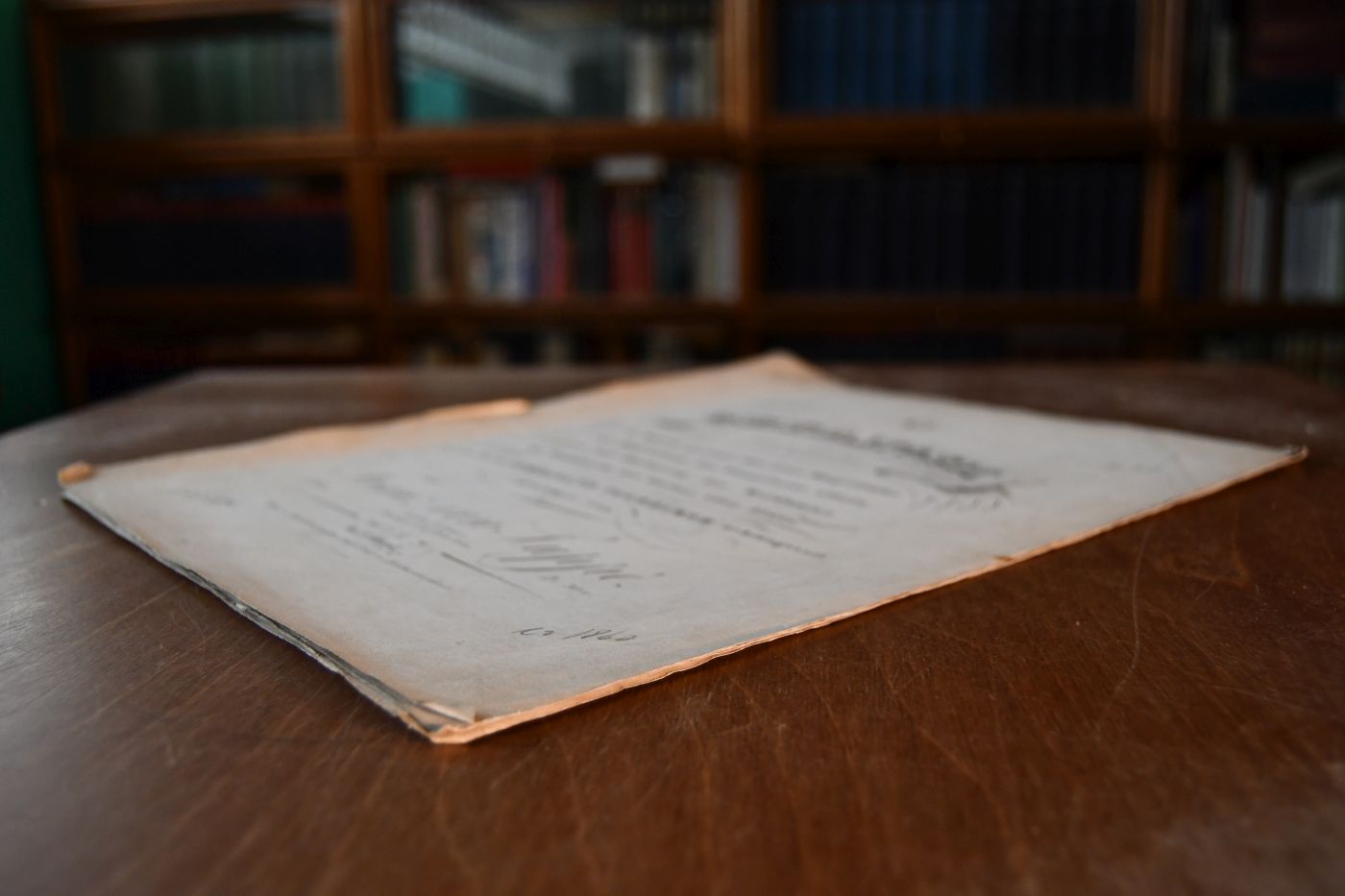 Gefangen. Gedicht von Ludwig Holt, in Musik gesetzt für eine Singstimme mit Begleitung des Pianoforte allein oder mit Zufügung des Waldhorns des Violoncells, der Violine oder Flöte, und dem Herrn Ferdinand Puchruker achtungsvoll gewidmet von Franz von Suppe.