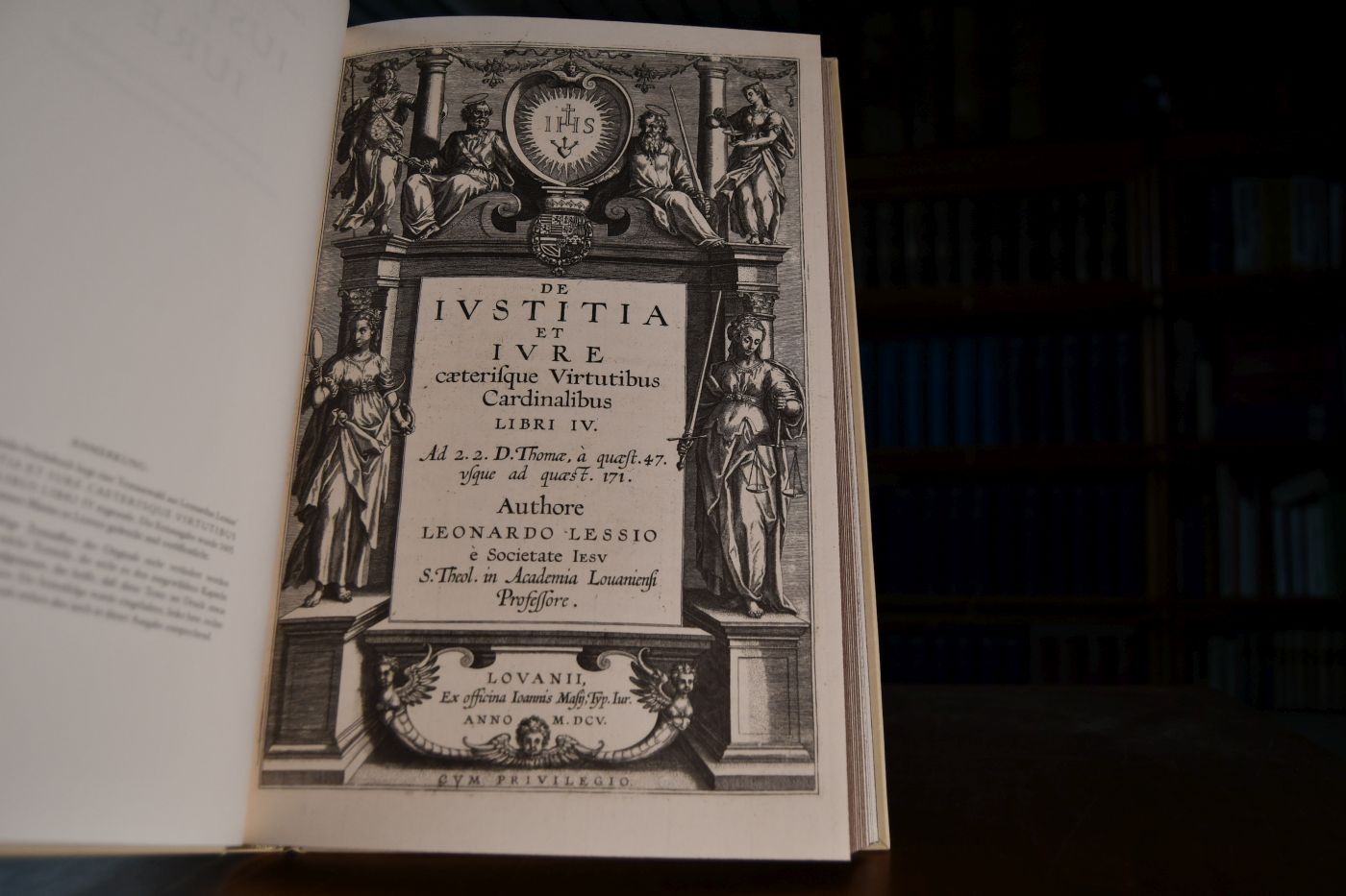 Ökonomie und Ethik aus De Iustitia et Iure. Textauswahl von Toon van Houdt. Herausgegeben von Bertram Schefold. Beigegeben Vademecum zu einem Klassiker der spätscholastischen Wirtschaftsanalyse, Düsseldorf, Verlag Wirtschaft und Finanzen, 1999, 159 S., Pappband, ISBN 3878811373.